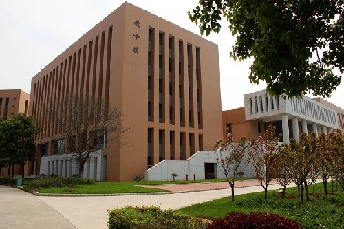 武漢科技大學教十樓