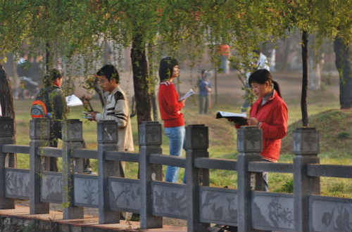 武漢理工大學(xué)校園早晨