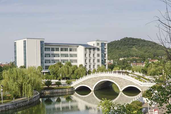 襄陽職業技術學院厚德樓